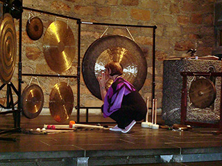Gong - Eva Korn